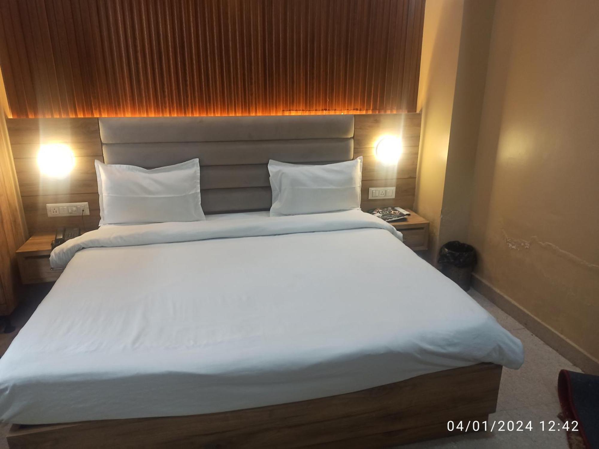 Icyhotels Hl Inn Chinhat Eksteriør bilde