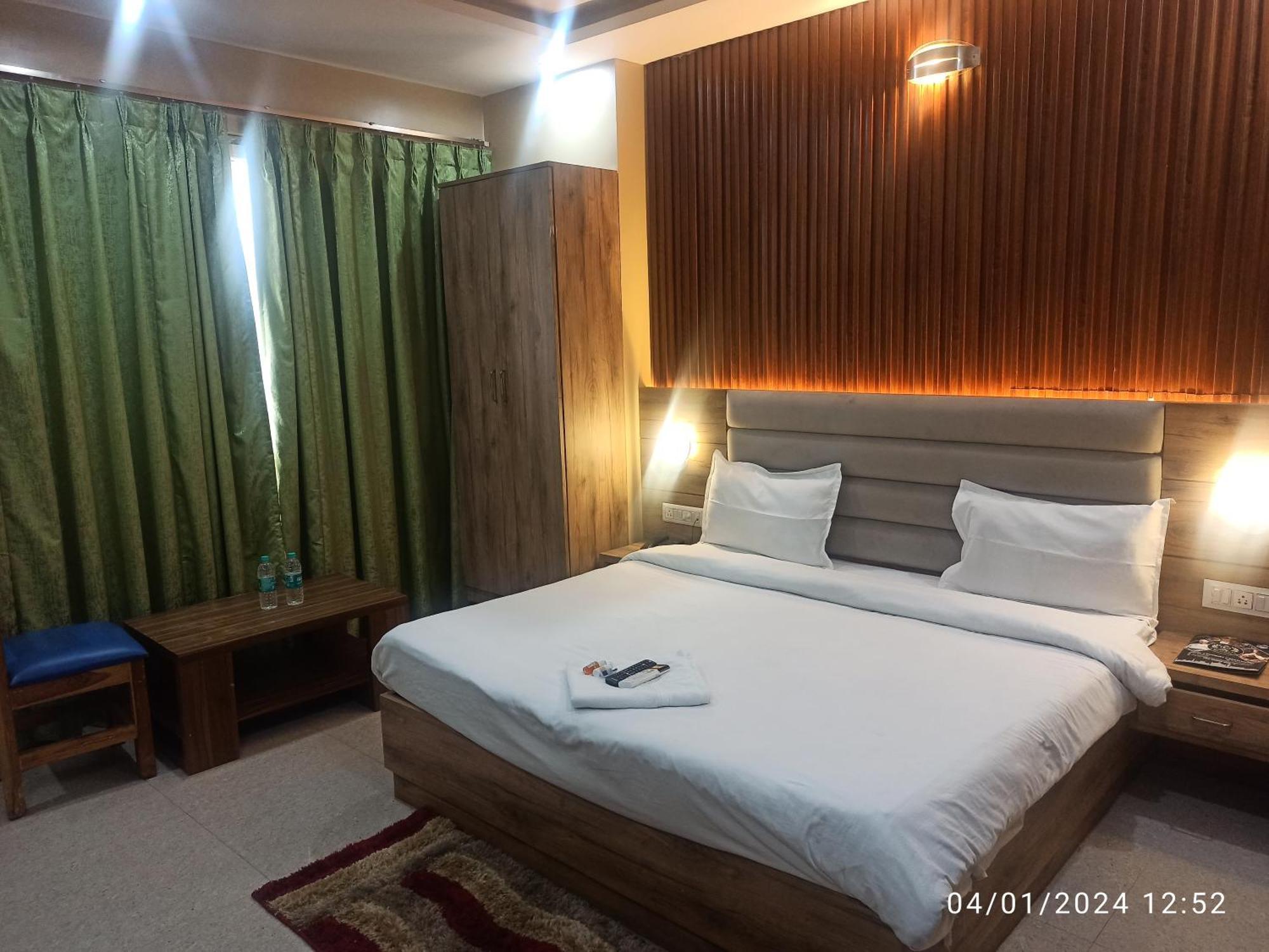 Icyhotels Hl Inn Chinhat Eksteriør bilde
